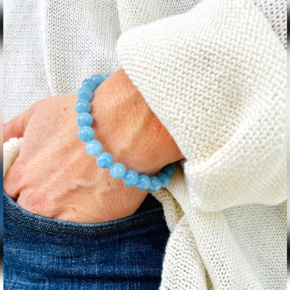 Desert Rose NWT 8mm Aquamarine Stretch Bracelet